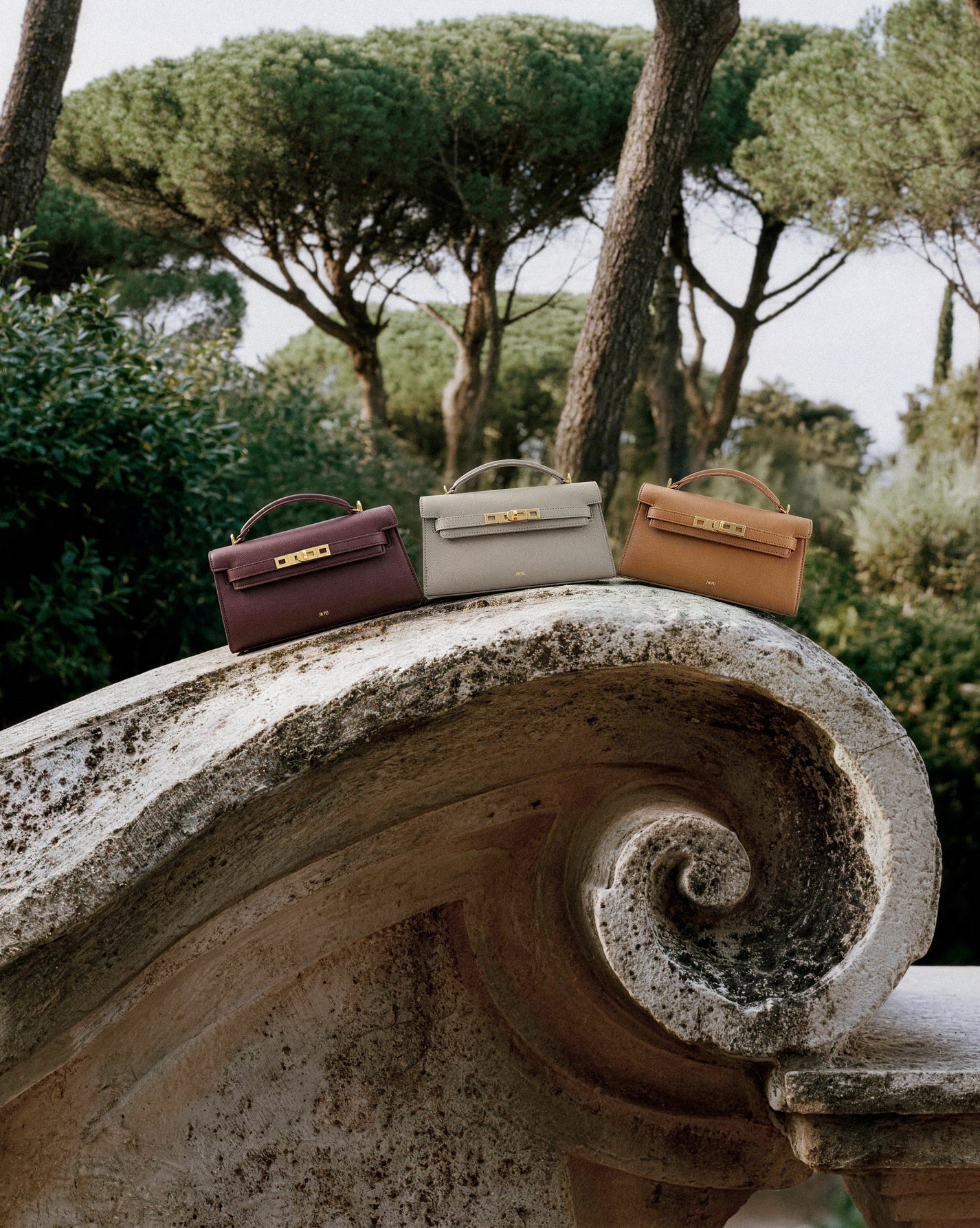 Spring Carry<p>Discover Bags</p>